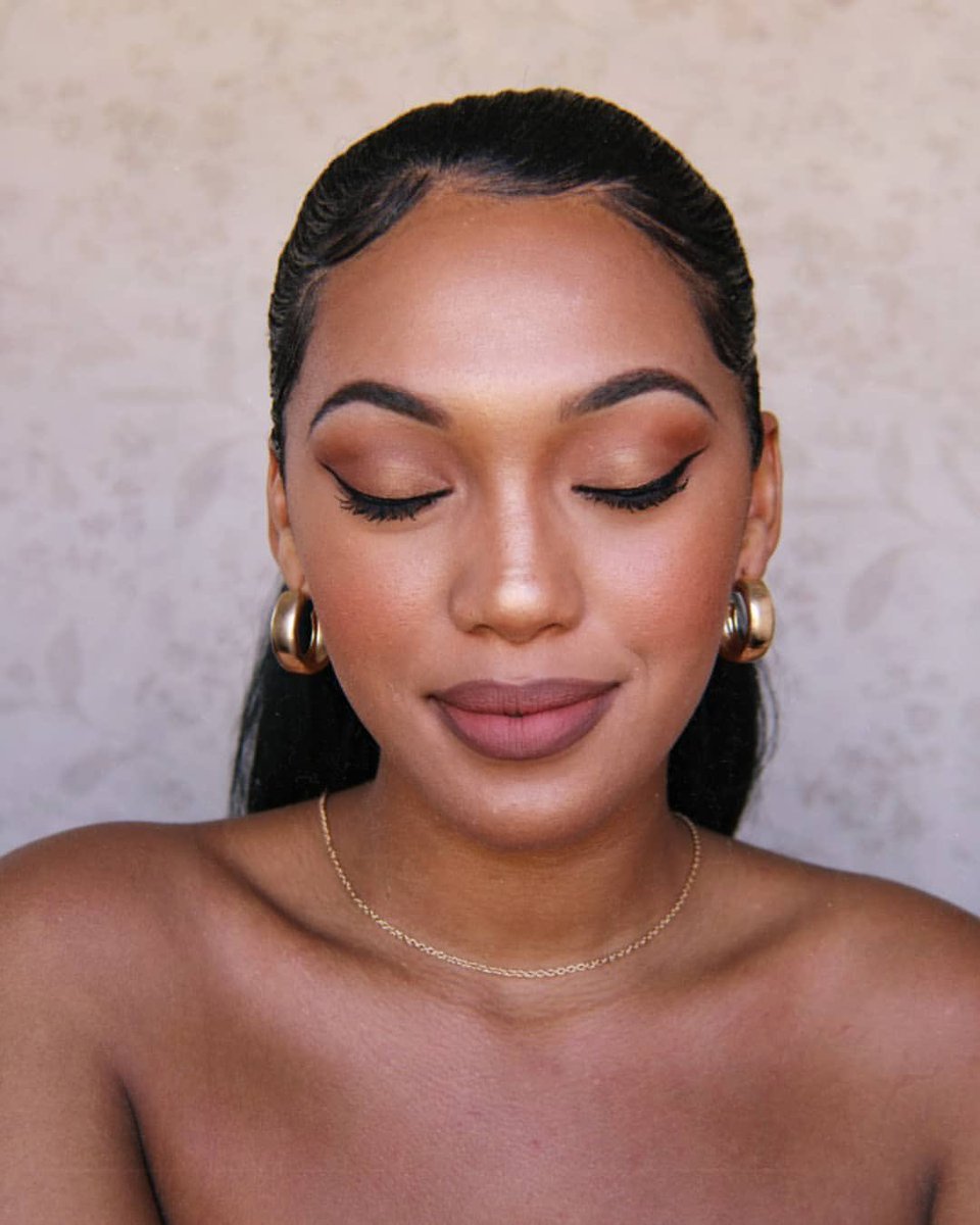 This self-portrait series by @hunterroseeee (feat. MSLondon Mineral Makeup) is GIVING ✨

Misssalon.com 

#MSL #MsLondon #MsLondonCosmetics #MsLondonMakeup #ColourMatchingExperts #MineralFoundation