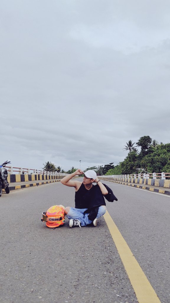 ZeyyGm's tweet photo. Sepanjang jalan kenangan mari kita panas- panasan https://t.co/kPnoHplWq5