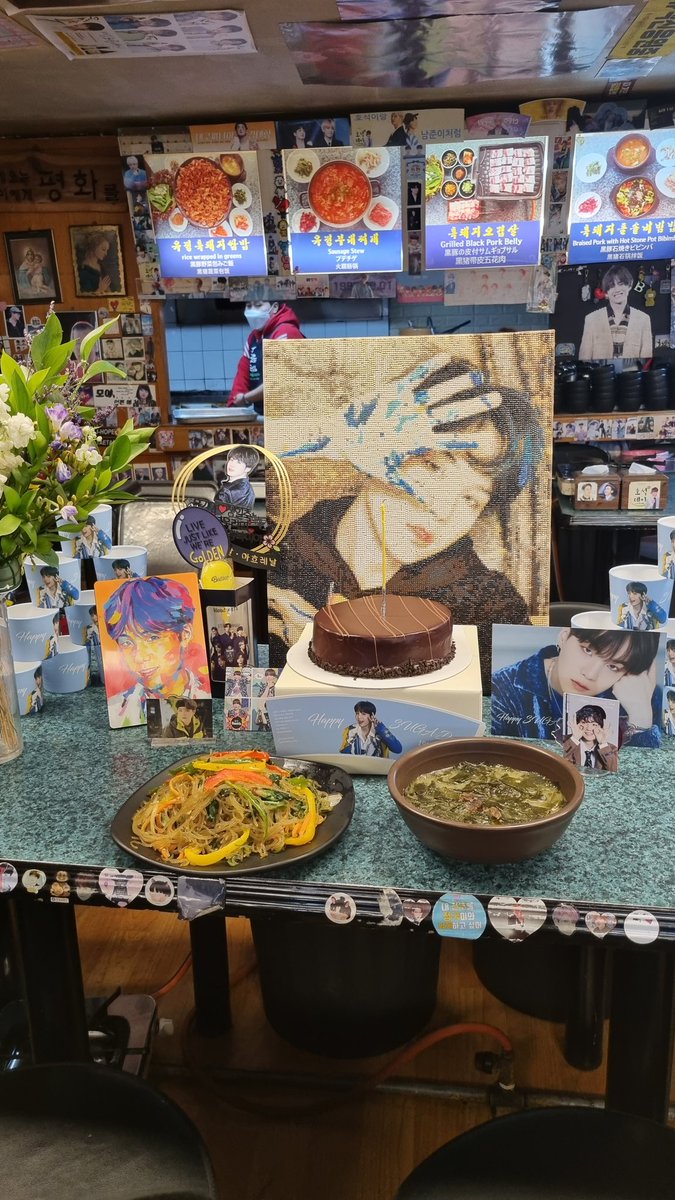 윤기야 생일 진심으로 축하해  
탄이들 콘서트 건강하고 무탈하게 마치길 빈다 
그레미 시상하러 미국에가자
모든 아미들 마음과함께.
출발  짠짠짠 짠  ♡♡♡