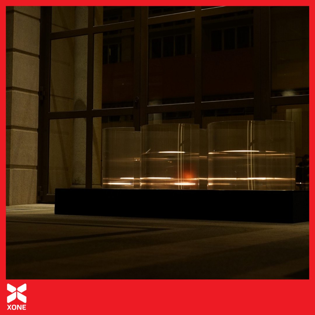 xonedesign_'s tweet photo. XONE için camın kullanıldığı farklı bir projeyi daha sizlerle paylaşıyoruz. Tasarımcı Tamer Nakışçı 2016'da Hong Kong’da gerçekleştirilen Design Harbour Sergisi’nde Türkiye’yi "Mirage'"isimli alev topunu andıran cam enstalasyonu ile  temsil etti. 
https://t.co/5pxk6Jdtxh https://t.co/CeFS14eqkX