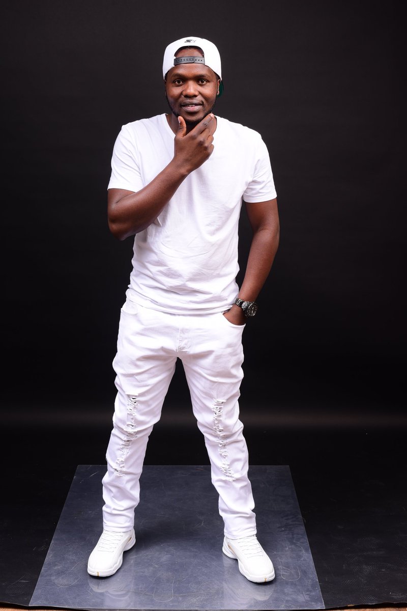 djimmokenya's tweet photo. It is with great pleasure that I am here to celebrate another year of my life. Happy birthday to me ๐๐๐. #AllWhiteParty #AllWhiteBirthdayParty #PiscesAllWhiteParty #SuperDJ ๐ฏ https://t.co/xkVHwtZWaf