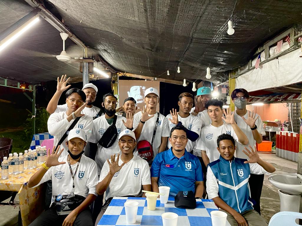 NekmanOsman's tweet photo. Saya bercadang untuk mewujudkan Majlis Tindakan Anak Muda Kempas 

Majlis ini akan mewakili komuniti setempat utk membawa suara serta harapan bagi penduduk muda di kawasan masing-masing &amp; mereka akan jadi seperti Ahli Majlis. 

#PejuangJohor https://t.co/qdIhuRfl8e