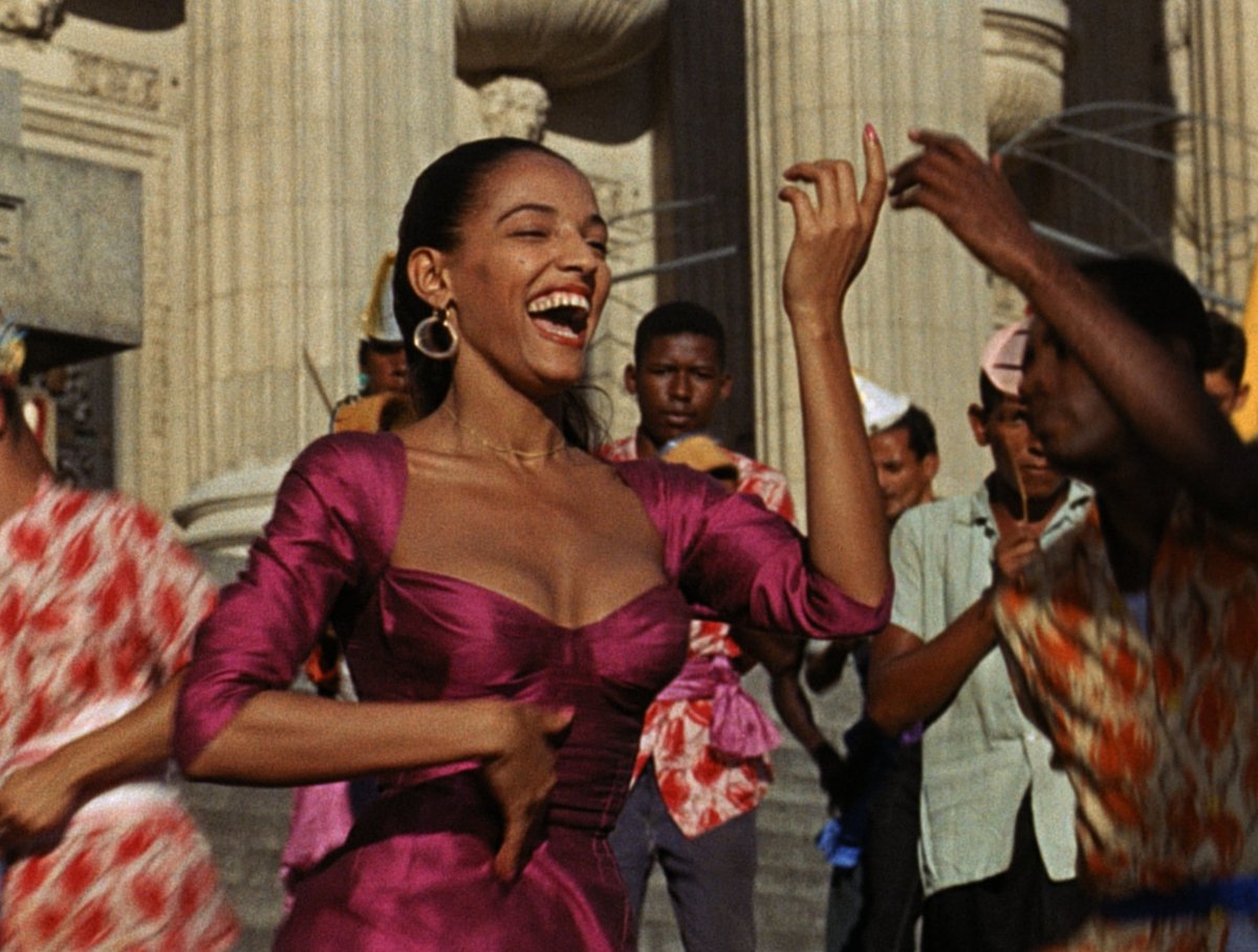 Criterion's tweet photo. What are your favorite on-screen wardrobes? ❣️ https://t.co/BPV0mR4gLr ⚡ https://t.co/KTisuPC6Ax