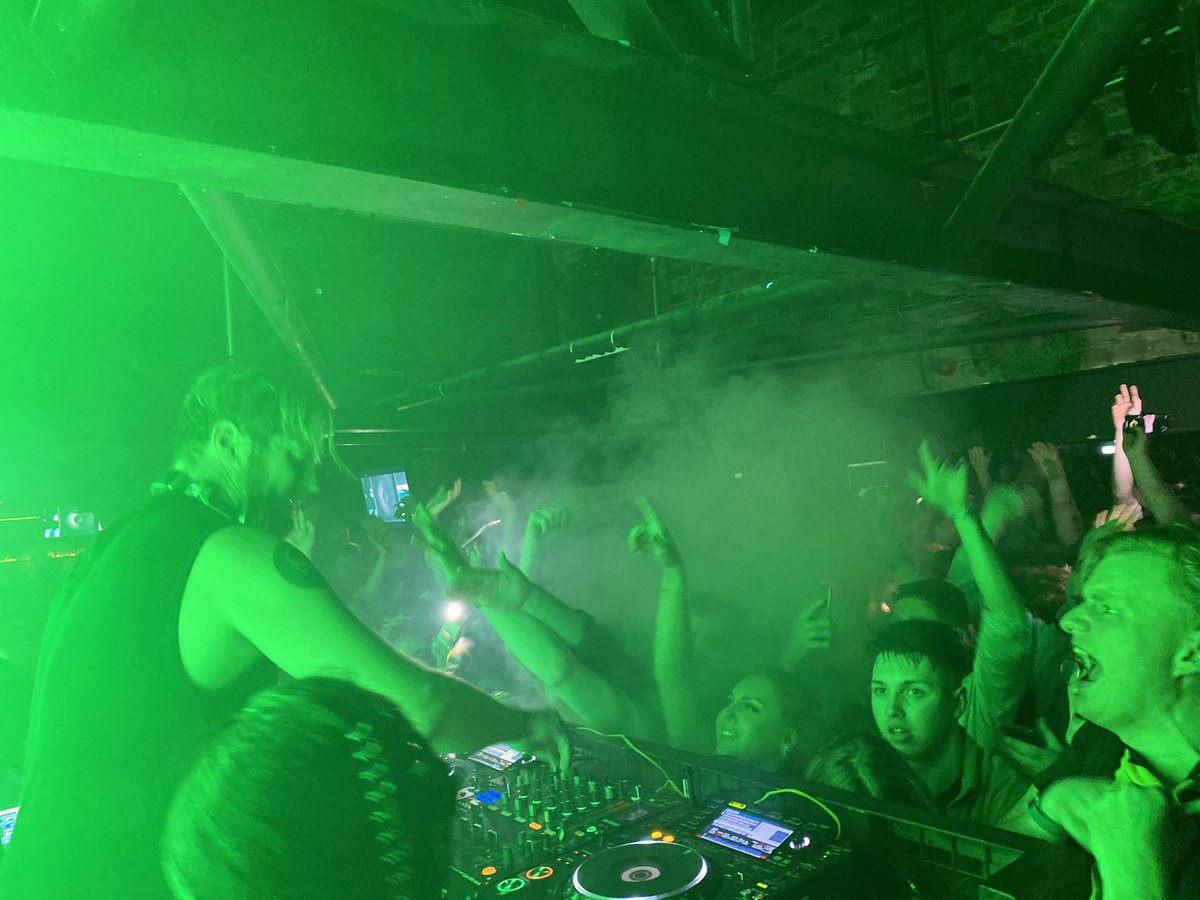 basshunt's tweet photo. Crazy night in belfast #filthys https://t.co/bqQTJ9XHMw