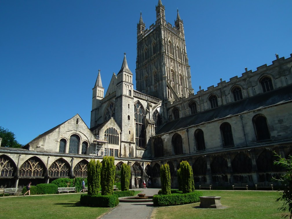 INeverKnewThat1's tweet photo. Beautiful Britain - towers. Magnificent English Gothic tower of Gloucester Cathedral.15th century 225 feet high King Edward II is buried here
#discoverbritain #discoveruk #discoverengland #visitbritain #visitengland #travel #history #INeverKnewThat #engcathedrals #EngChurchPics https://t.co/1ZKXe1Lmt3
