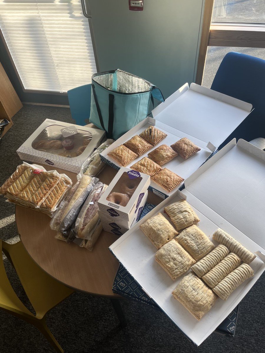 A huge thank you to Greggs Wythenshawe for donating unsold food. Pupils at Castlefield Campus look forward to Wednesday's! <a href="/GreggsOfficial/">Greggs</a> #unsoldfood #sustainability #reducefoodwaste 🫓🥪