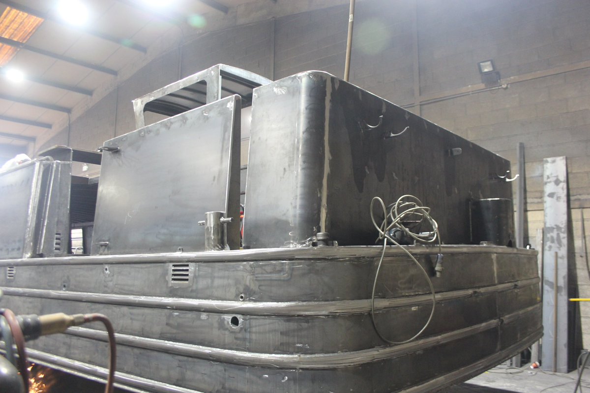 EthelBarge's tweet photo. Our weekly update on how our new barge, Pearl is progressing at the boatbuilders, Colecraft. Each week she looks more and more like the finished article! The 3rd pic shows Pearl from across the workshop so we can see that the wheelhouse has been added.
#pearlsprogress #colecraft https://t.co/Uj8BvAVGSU