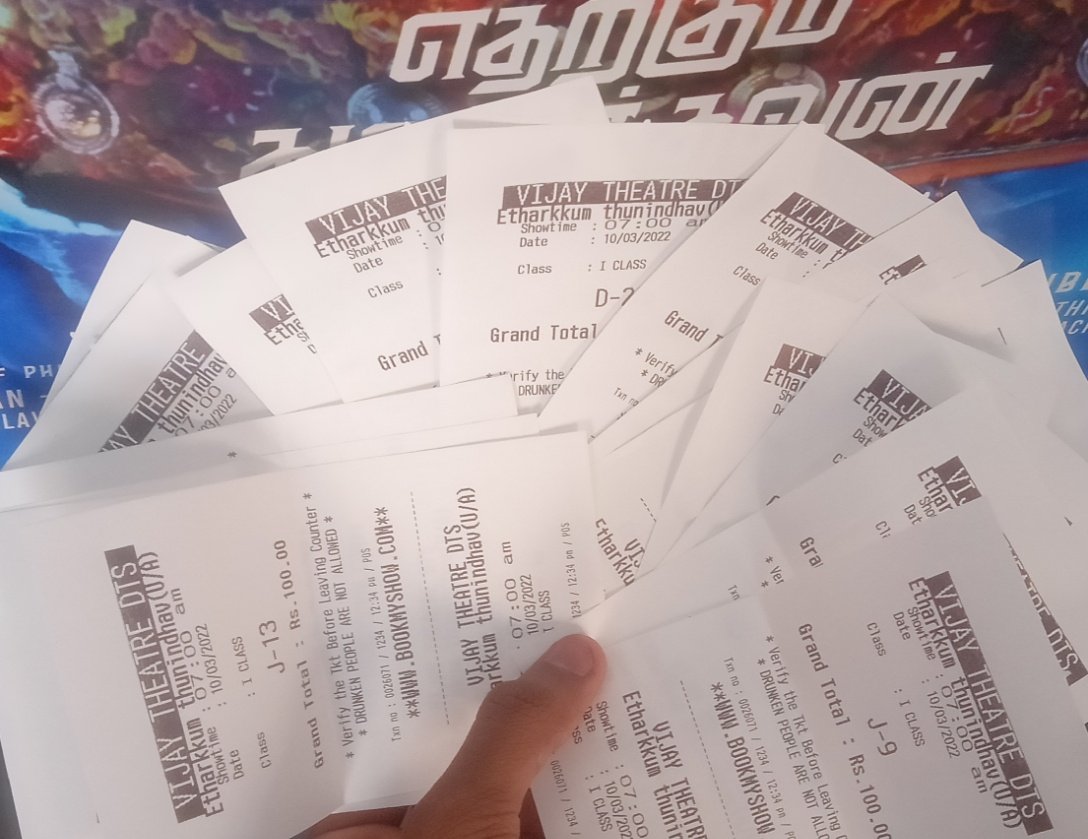 Dindigul_SFC's tweet photo. • Let It Be Dindigul #AnbaanaFans ❤️🙂 

Our Dindigul SFC Have Planned To Celebrate #ETFdfs In @VijayTheatre Dindigul 🗡️🔥 #ETAtVijay 

Limited Tickets Only Available, Book Your Tickets Soon In Online (BMS)Or Counter 

எங்க நாலும் நம்ம கொண்டாட்டம் ஒன்று தான் 😎🥁 | #ET https://t.co/NjyJPdx3bq