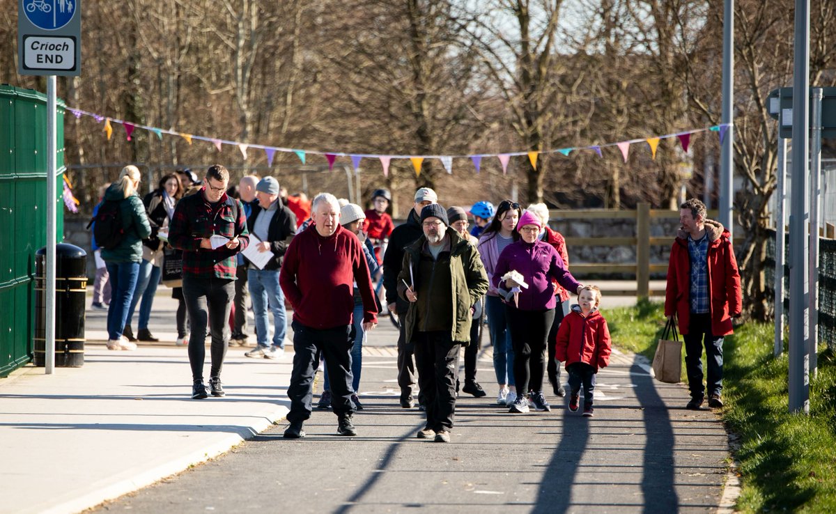 GogreenHorizon's tweet image. This weekend, 25 community members joined landscape architect @Elements_action at the Castletroy Greenway, mapping spots for rest and play 🌈 and brainstorming greening events 🌳. Check out how @LimerickCouncil is co-designing this #GGR initiative ➡️ buff.ly/3tBM9ny!