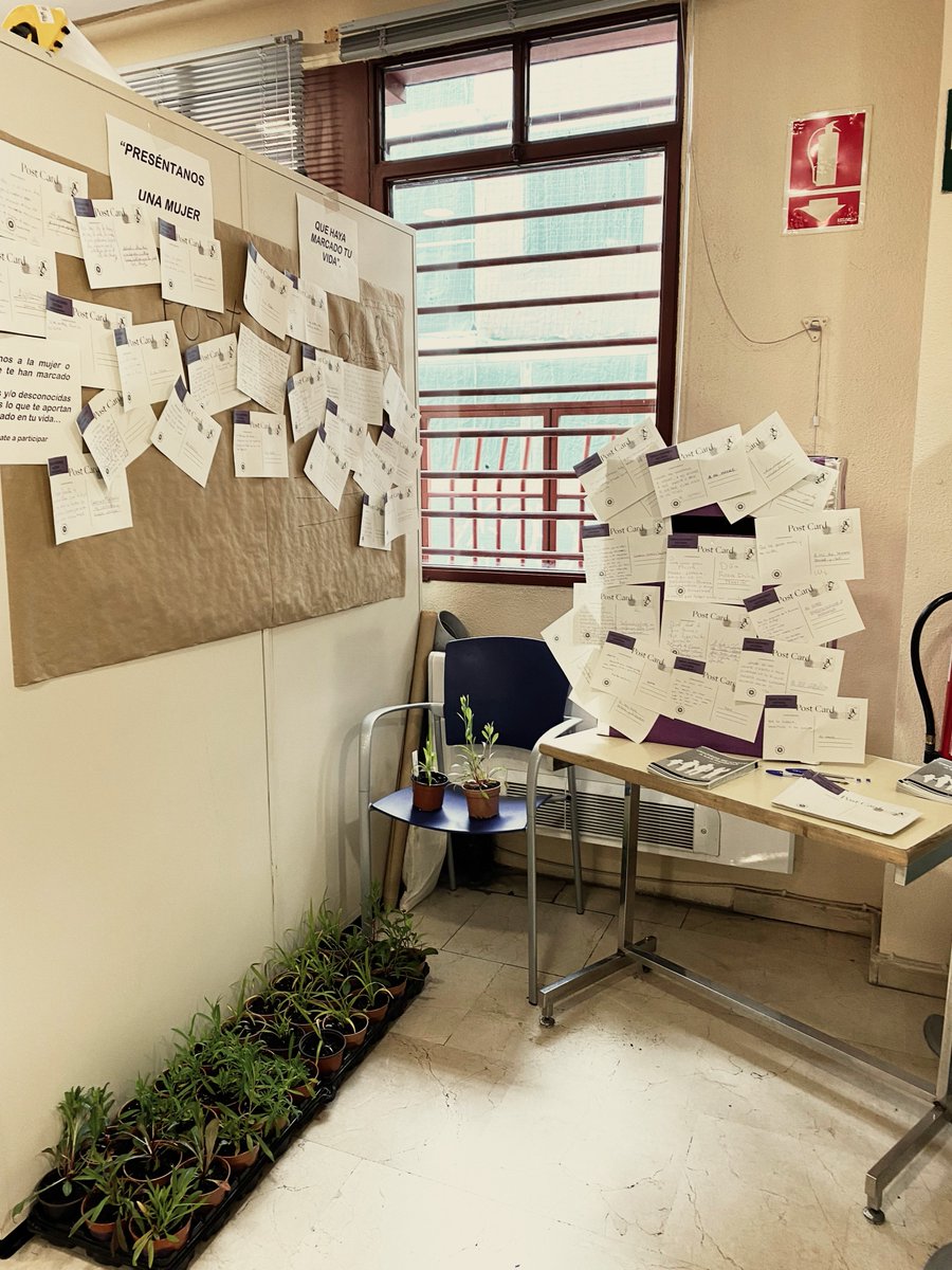abd_ong's tweet photo. Compartimos algunas imágenes de la actividad comunitaria organizada por el distrito de #Salamanca "Todas hacemos historia" ayer #8M, en la cual el #CAF1 llevó a cabo el taller "preséntanos una mujer que haya marcado tu vida". #ABD8M https://t.co/1qqHkAeG51
