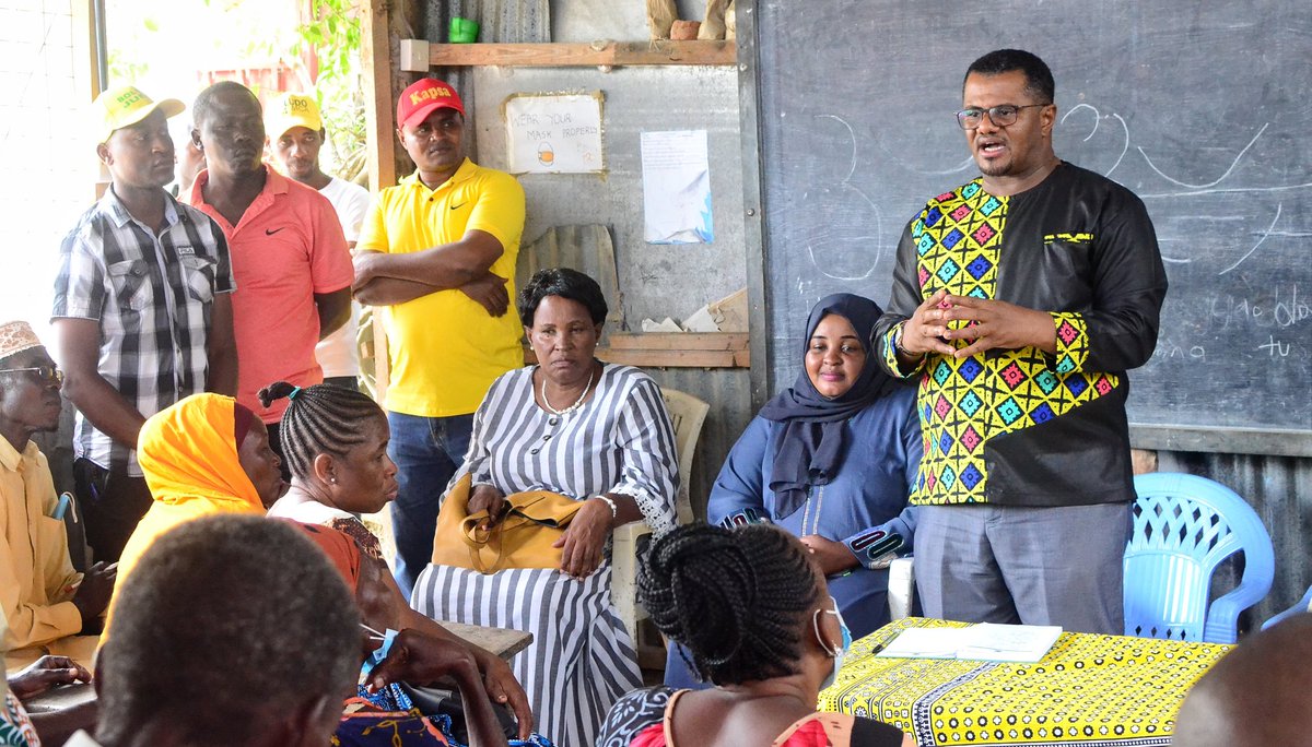 HassanOmarH's tweet photo. Grassroots Engagement. Together with Nyali MP @MohaJichoPevu and @UDAKenya Aspirants, we have fruitful grassroots engagement in Kisauni and Nyali Constituencies.

The UDA Government commitment to Bottom-Up is both economically and politically. https://t.co/JOBScbUCeY