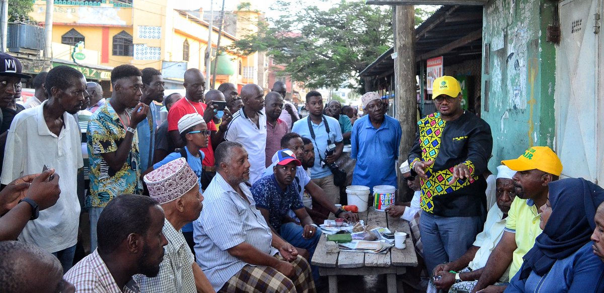 HassanOmarH's tweet photo. Grassroots Engagement. Together with Nyali MP @MohaJichoPevu and @UDAKenya Aspirants, we have fruitful grassroots engagement in Kisauni and Nyali Constituencies.

The UDA Government commitment to Bottom-Up is both economically and politically. https://t.co/JOBScbUCeY