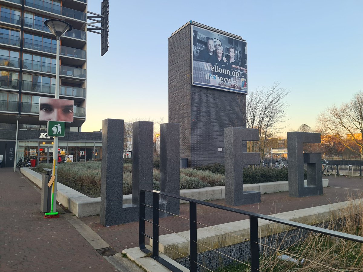 Haal de bezem door het IJspaleis! 🧹

Vandaag duiken er groen-gele bezems op in de stad. Het wordt tijd voor een grote schoonmaak in het IJspaleis, zodat mensen in plaats van politici bepalen wat er hier gebeurt! 

Bekijk al onze plannen voor de stad op denhaag.sp.nl
