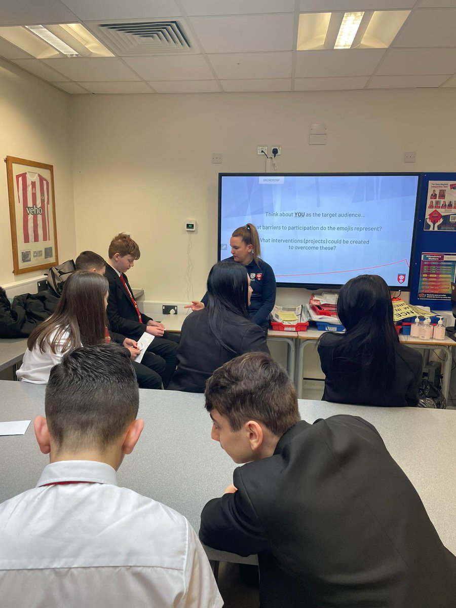 OAM_PE's tweet photo. A big thank you @HampshireFA_WAG for coming to @OasisMayfield to talk to our students about your career, working in football and the exciting projects you’re involved in ⚽️ #NationalCareersWeek2022 #inspiring #getintofootball https://t.co/kIg8uXheke