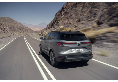 MotorArisa's tweet photo. Ya se ha presentado mundialmente el #RenaultAustral. Se fabricará en España y viene para revolucionar el segmento de los SUV con un diseño moderno y elegante, combinando diferentes tecnologías de electrificación para cubrir todos los usos sin cambiar los hábitos. #Renaulution https://t.co/CrxzwL6EUl