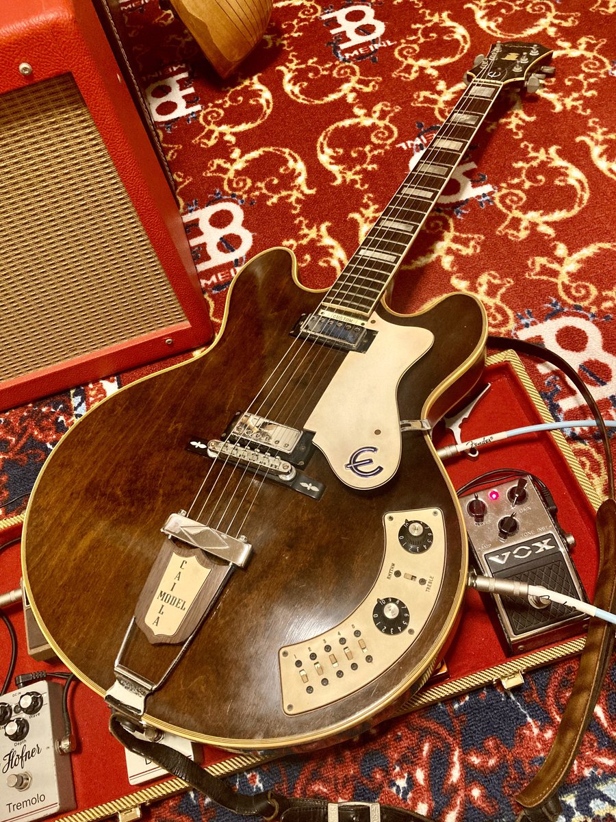 hirakawa_yuichi's tweet photo. 久々にエピフォンカイオラも調整。
#epiphone
#caiola https://t.co/rwH0lB8SSP