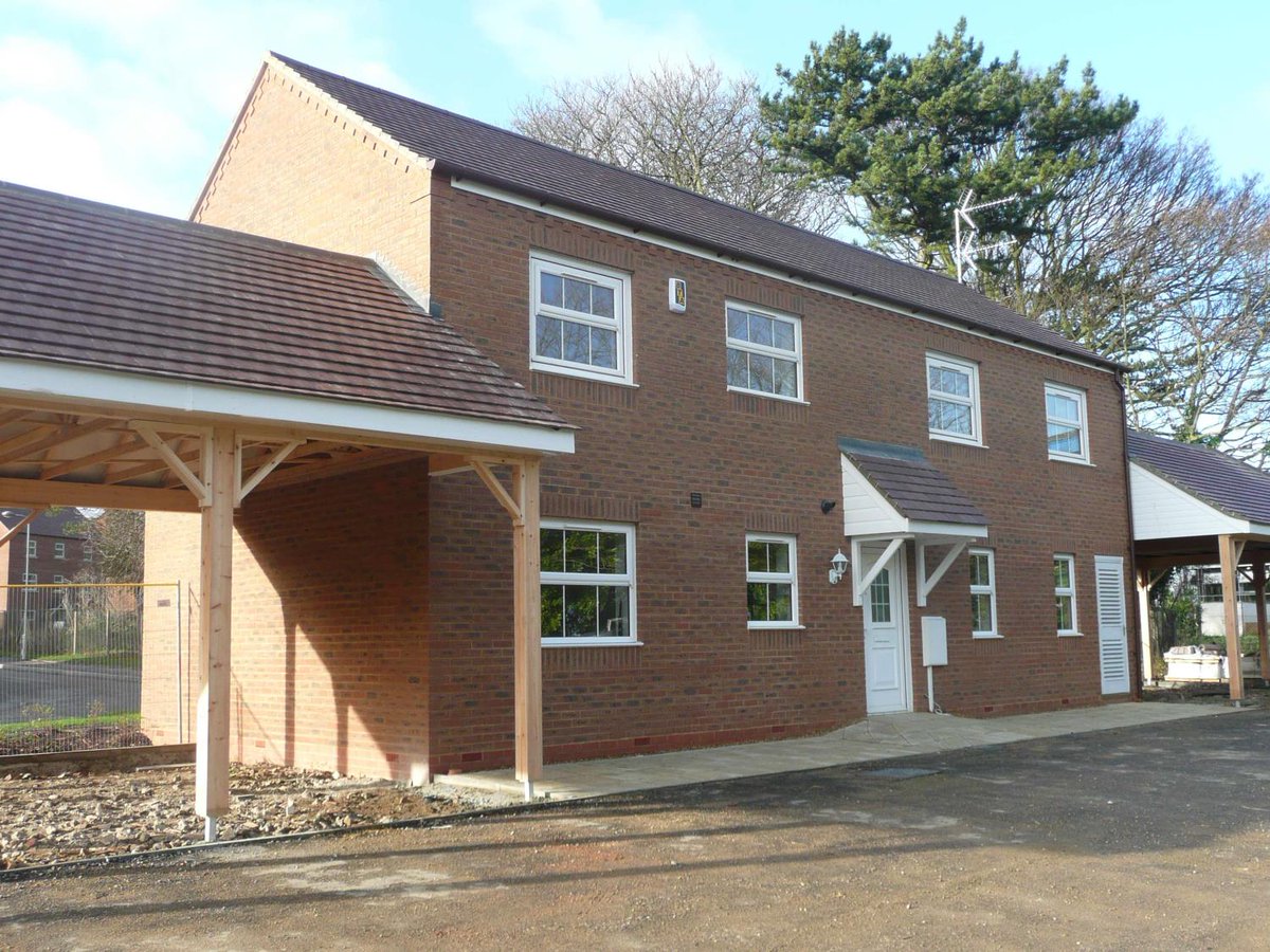 AztecLettings's tweet photo. Available: £995 pcm – 2 Bedroom Maisonette

🌟 Two double bedrooms
🌟 Modern layout
🌟 Sought after location
🌟 Walking distance to Train Station
🌟 Easy access to Bus Station

Contact #AztecLettings to arrange a viewing! ➡️  https://t.co/s756DDeTQj 

#propertytolet #lettings https://t.co/uDgmE5npW5