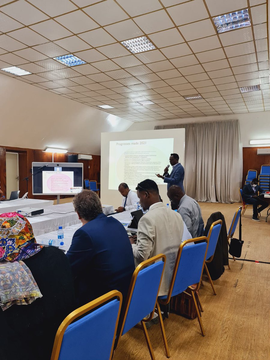 MoIFARSomalia's tweet image. DGs from the Ministries of interior &amp;amp; BRA of the respective states Jubaland, SWSS,HSH &amp;amp; BRA presented of JPLGA chievements,lessons learnt, challenges of 2021 and way forward in 2022. #FMS @UNHABITAT @UNDPSomalia @MoIFARSomalia @abshir50 #JPLG