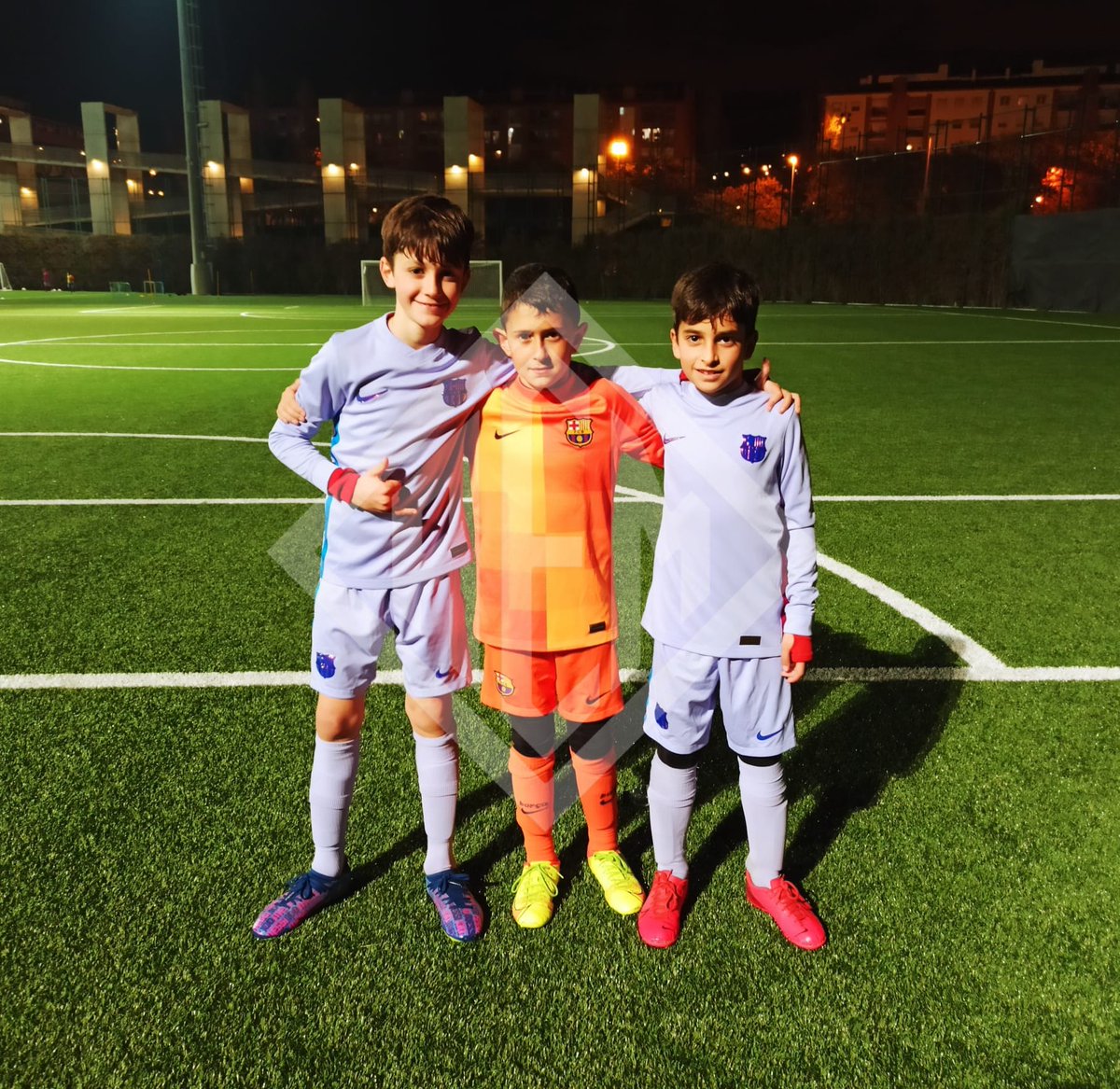 #Base | 🆙 Tres benjamins del club, David Díez, Eric Zapatero i Bruno Rodes, van viure ahir una gran experiència fent un partit d'entrenament a la Ciutat Esportiva del FC Barcelona.

#partdelsomni