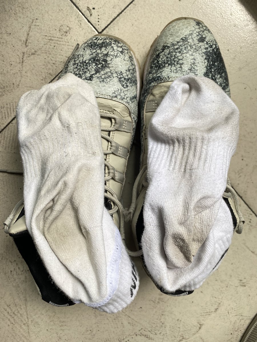 ming66ming66's tweet photo. 喜欢把袜子翻过来舔发黄的袜底么
想闻你爹的骚内裤么
想要的的转推点赞抽一人 全送 https://t.co/PgngE3LBH2