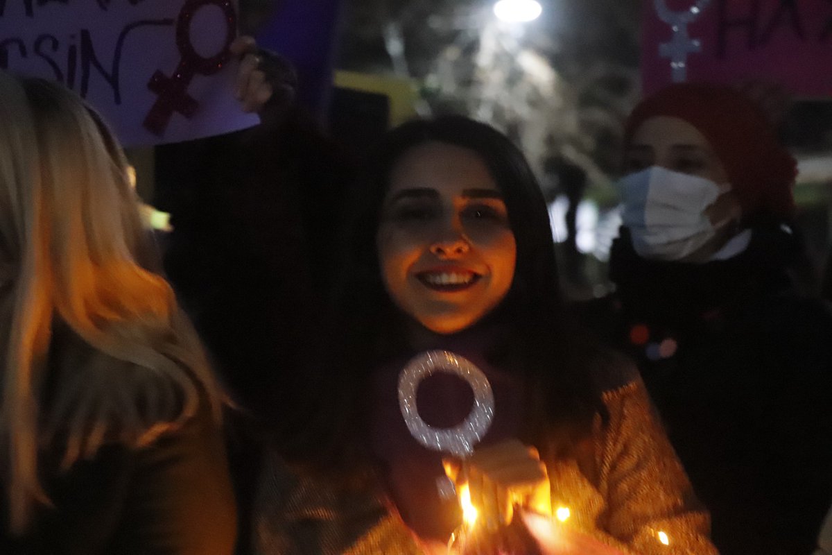 ckadinplatformu's tweet photo. DİRENİŞ SENİN KANINDA KIZ KARDEŞLERİN YANINDA!
#8M2022 #feministgeceyürüyüşü #çanakkale https://t.co/bhYin917mD
