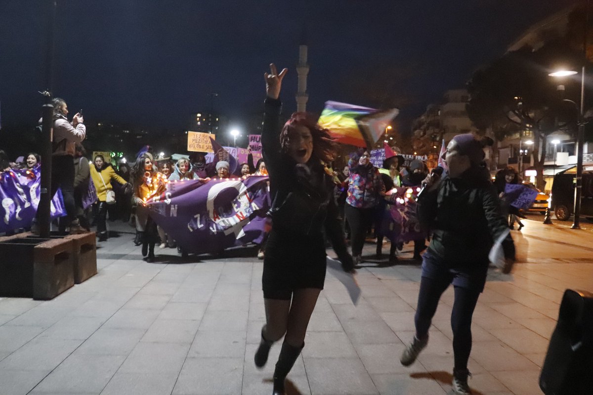 ckadinplatformu's tweet photo. #8M2022 #feministgeceyürüyüşü #çanakkale https://t.co/8TKeIhR7wA