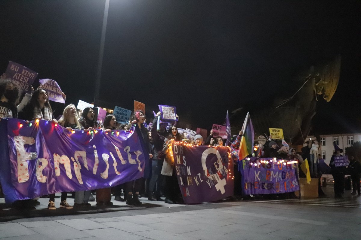 ckadinplatformu's tweet photo. #8M2022 #feministgeceyürüyüşü #çanakkale https://t.co/9gwXqBqYsn