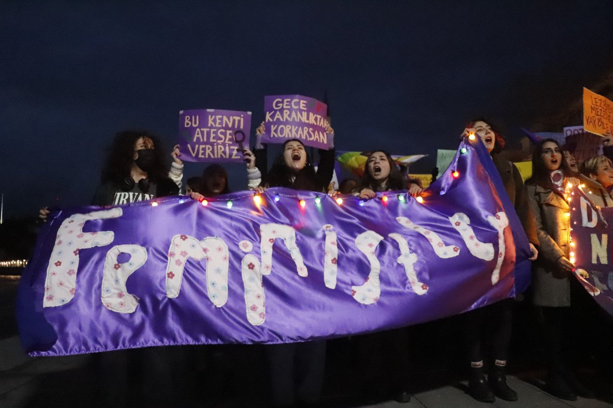 ckadinplatformu's tweet photo. #8M2022 #feministgeceyürüyüşü #çanakkale https://t.co/9gwXqBqYsn