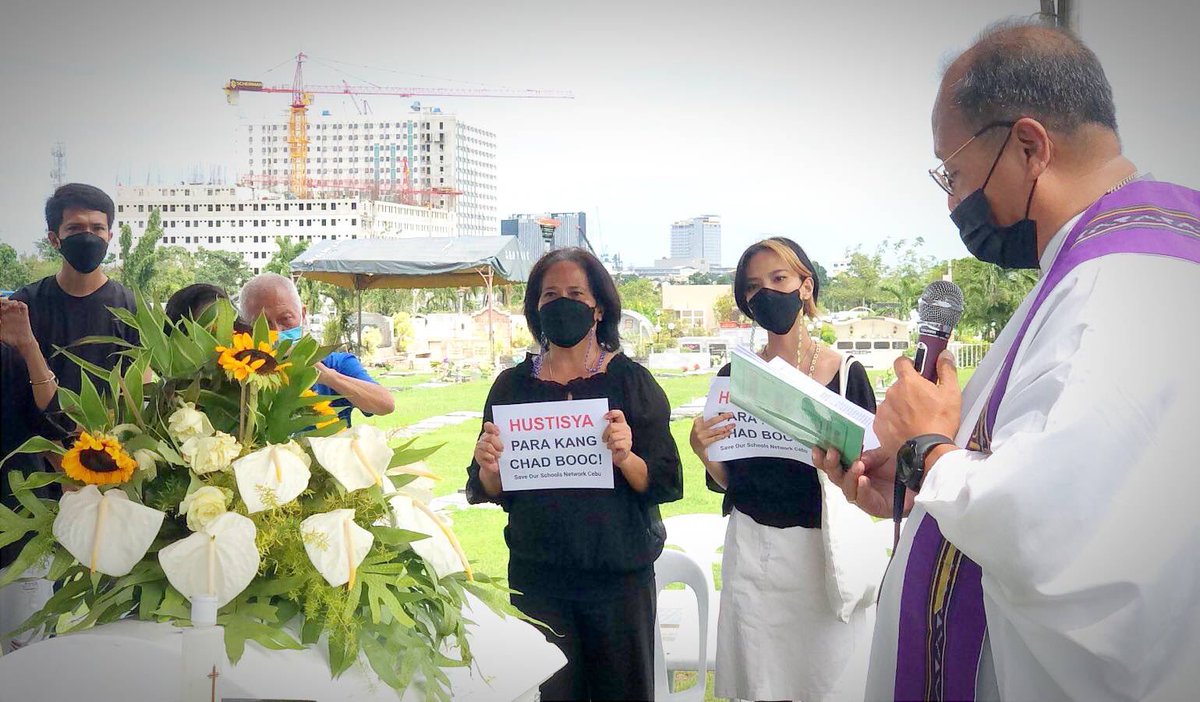 savelumadschool's tweet photo. Slain Lumad school teacher Chad Booc now ‘planted’; family, friends, colleagues demand justice

READ AND SHARE: https://t.co/txp6cNPwTv

#JusticeForChadBooc 
#JusticeForNewBataan5 
#AbolishNTFELCAC 
#AFPBerdugo https://t.co/ddurWXfmcv