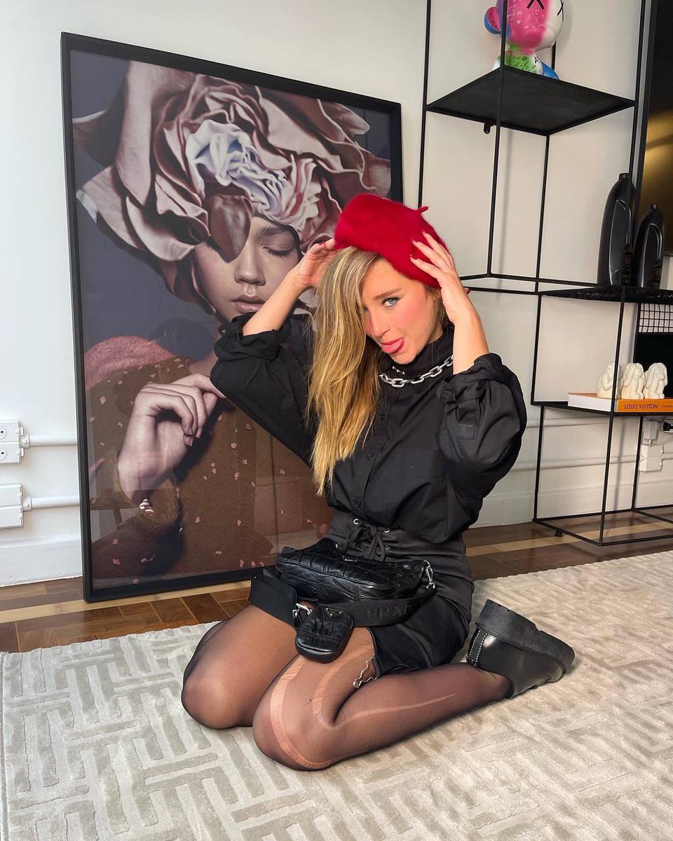 Michell27240293's tweet photo. Oh, Lala👗My latest biggest addiction: heat，Would you be surprised if I started wearing it on the street?Because now I can onlyGoing out like this😂🙈🌹 https://t.co/QkoaUVZQ1L