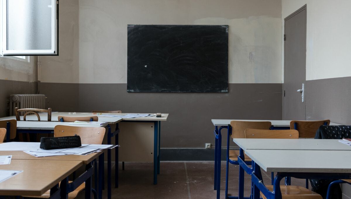 franceinter's tweet photo. Le Comité national d'action laïque alerte sur les "dérives" de l'enseignement privé hors contrat.

Il préconise de passer "d'un régime de déclaration à un régime d'autorisation" pour ces structures, afin de limiter les risques.

➡️ https://t.co/hRyzGAplHl https://t.co/EHALu7HCO5