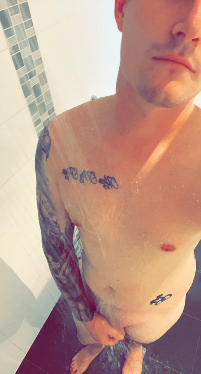 MJCN2619's tweet photo. Super hot and sweaty after work, now for a much needed shower #gay #gayperth #gayaus https://t.co/mvQNftH3JP