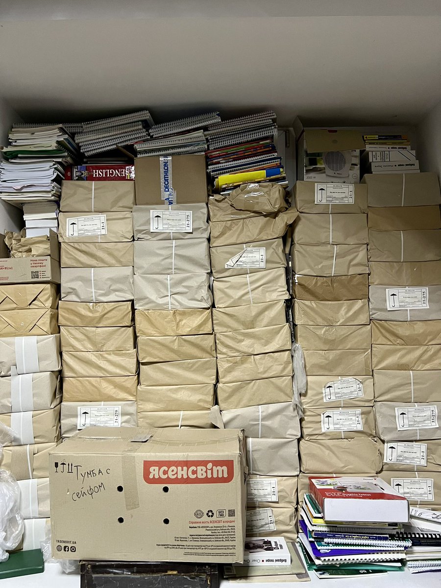 Libros para reforzar los búnkeres en #Kiev
Libros contra la guerra, muy simbólico, libros para salvar vidas