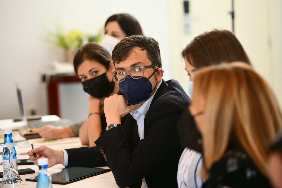 valenciaplaza's tweet photo. ☕️#DesayunoVP |  Un debate que trata aspectos como la reducción del impacto medioambiental o la preparación de las empresas para adaptarse de forma real a una RSC sostenible, centran el debate de este encuentro empresarial. https://t.co/EDx36JtOtT