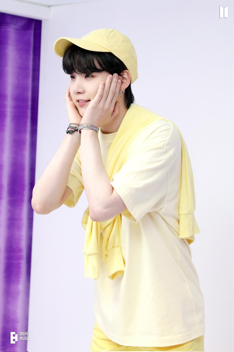 Jiyaa98's tweet photo. We really hot so much today for yoongi birthday and these hashtags too with #WillSueMinYoongi
I'm not okay😭😭😭😭 and look at this meow meow
#SugaBirthdayCongrats
#SUGA #MinYoongi #ForeverADangerousMan #WillSueMinYoongi #WillFileAComplaintTodayToo #ContinuouslyWriting309Pages https://t.co/4bW0lbBzGa
