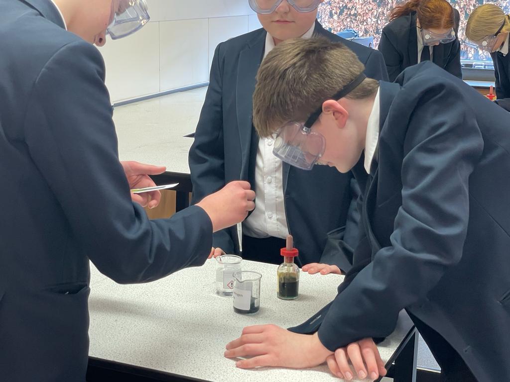 PATCarletonHigh's tweet photo. Miss Thorne set students the task of creating their own pH scale in science lessons this week.  It makes for a colourful practical!
 😊🤳🌈
#scienceatCarleton #sciencepracticals #learningisfun #learningthroughdoing #phscale #scienceinaction https://t.co/ZOInaHgpap