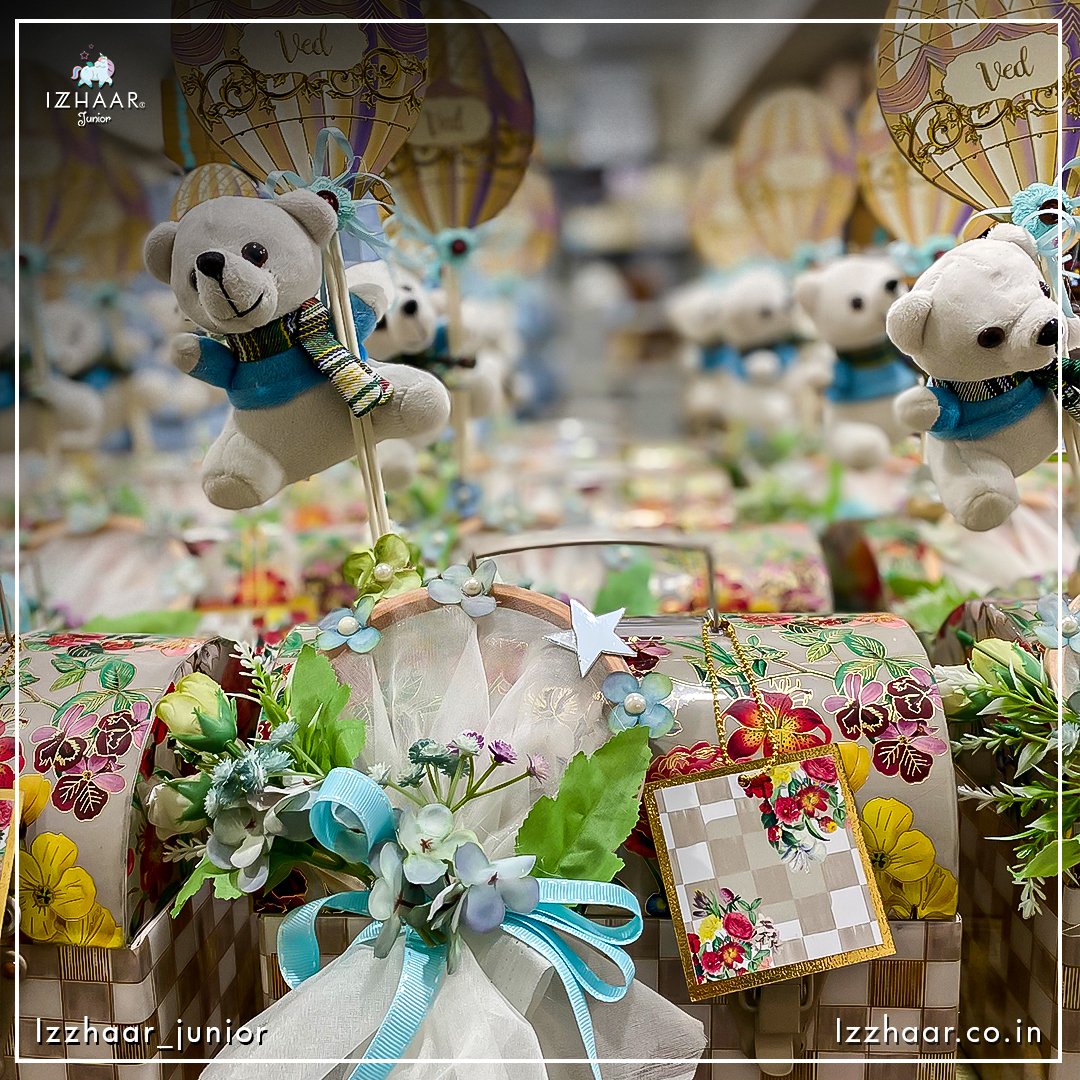 _Izzhaar's tweet image. Izzhaar never fails to express  gratitude with utmost uniqueness and charm.❤️
Presenting this beautiful 𝐏𝐫𝐚𝐠𝐮𝐞 𝐛𝐚𝐛𝐲 𝐚𝐧𝐧𝐨𝐮𝐧𝐜𝐞𝐦𝐞𝐧𝐭 which includes a baby boy teddy, delightful sweets and lots of love in the prague trunk.❤️
 #izzhaar #babyannouncement