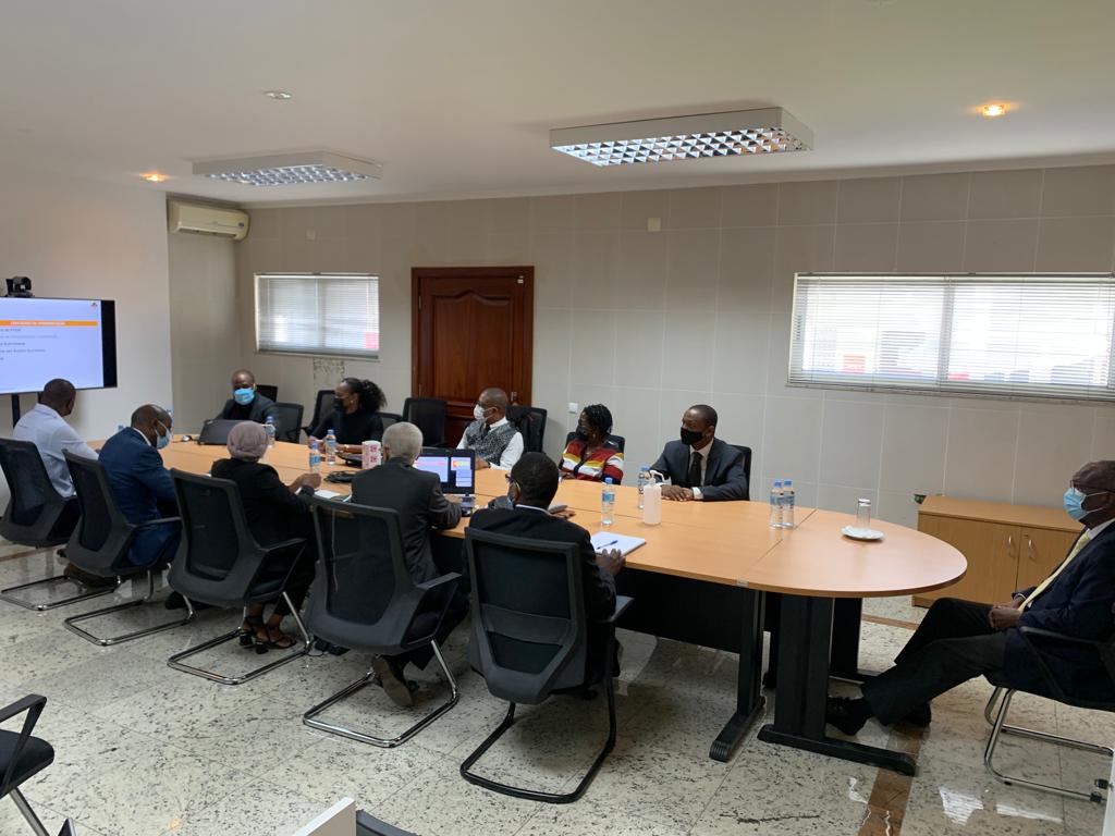 ProjectoPtum's tweet photo. Presidente do Conselho Municipal de Maputo, Eneas Comiche, visitou na manhã desta quarta-feira (9 de Março) a Unidade de Implementação do PTUM.
Durante a visita, Comiche ficou a saber sobre o ponto de situação de execução das actividades do projecto.
#bancomundial #ptum https://t.co/HeB9UjWNWK