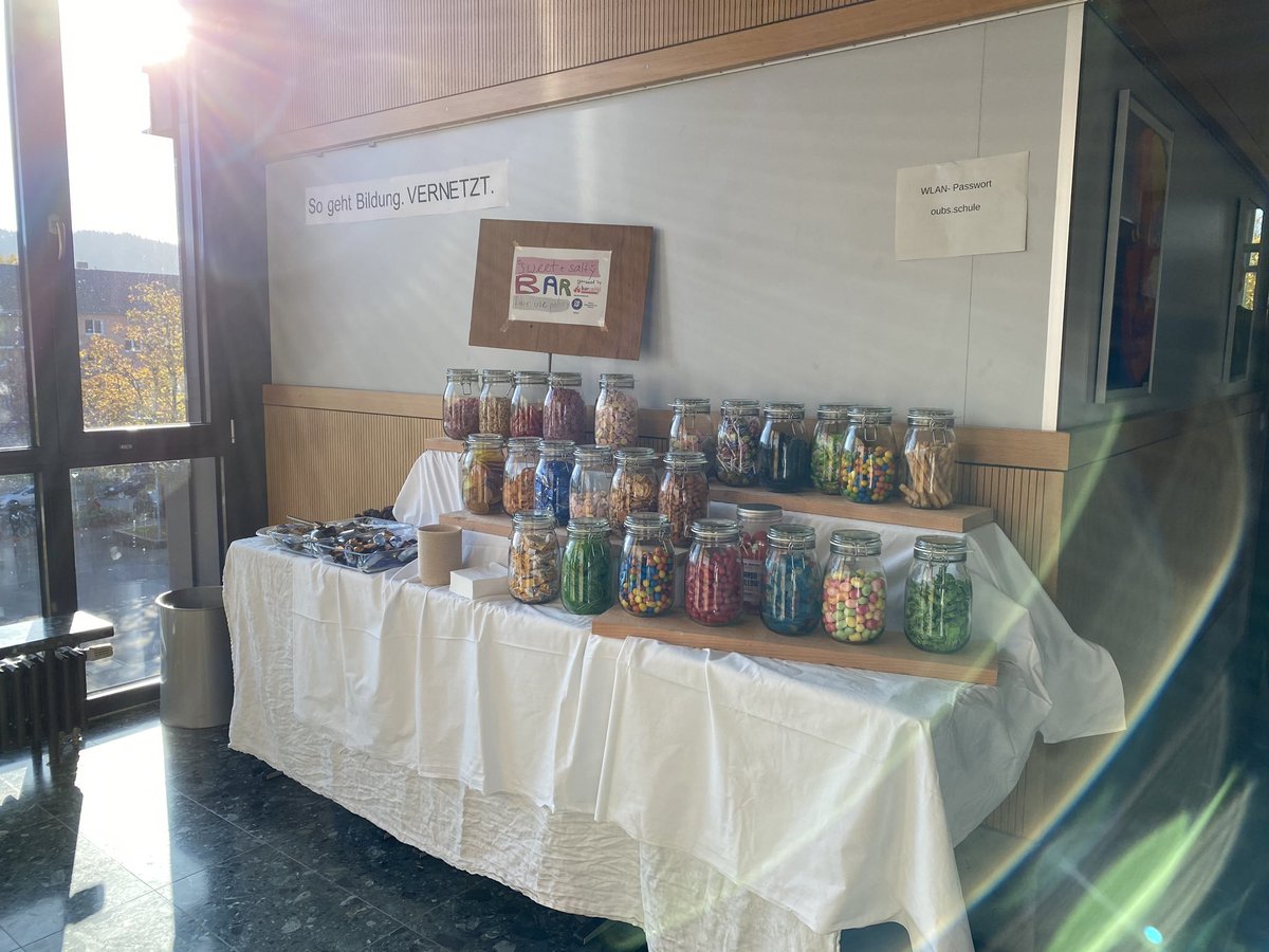 UND weil sich nach meinem letzten Tweet GAAAAANZ viele angemeldet haben - das ist die Candy-Bar beim #BarcampFR22