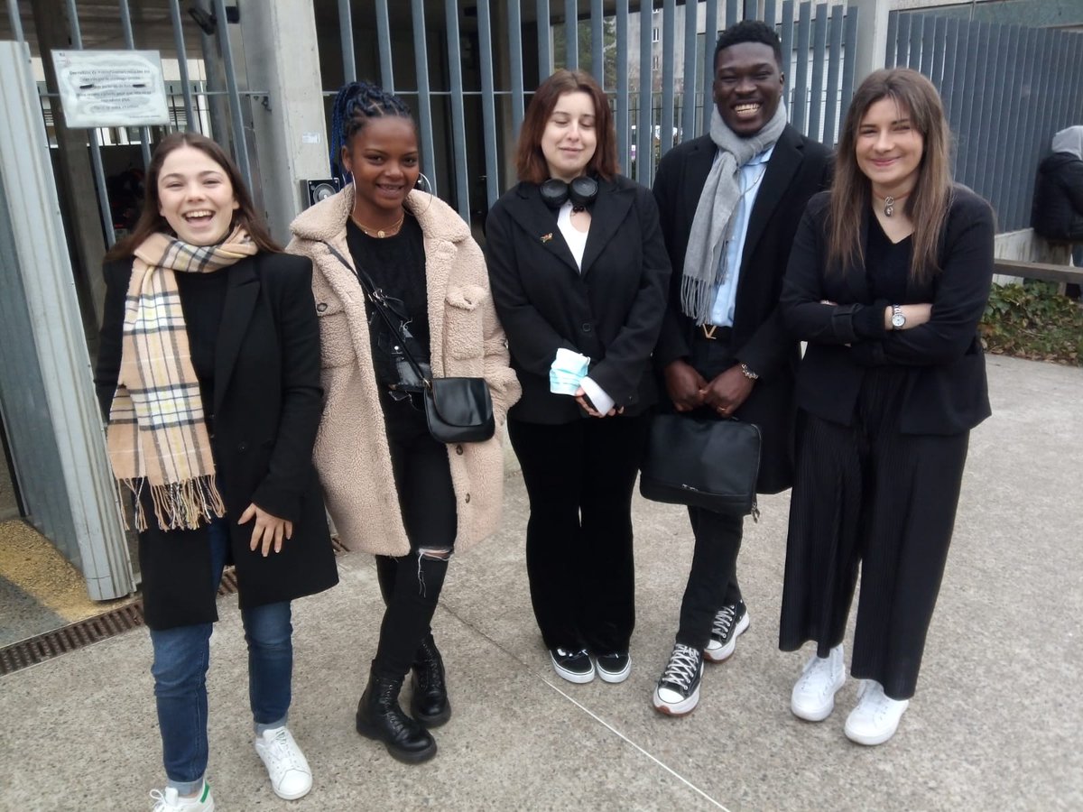 LpProjets's tweet photo. Jour J: l’aventure @EUErasmusPlus commence. Adieu Auch, buenos días @Zaragoza. Visite de la ville en arrivant. Demain, les choses sérieuses commencent… @quema_rest, @novodabo, @AuraRestaurante. ¡Andamos!
@LyceePardailhan https://t.co/G2ezl4kfW6
