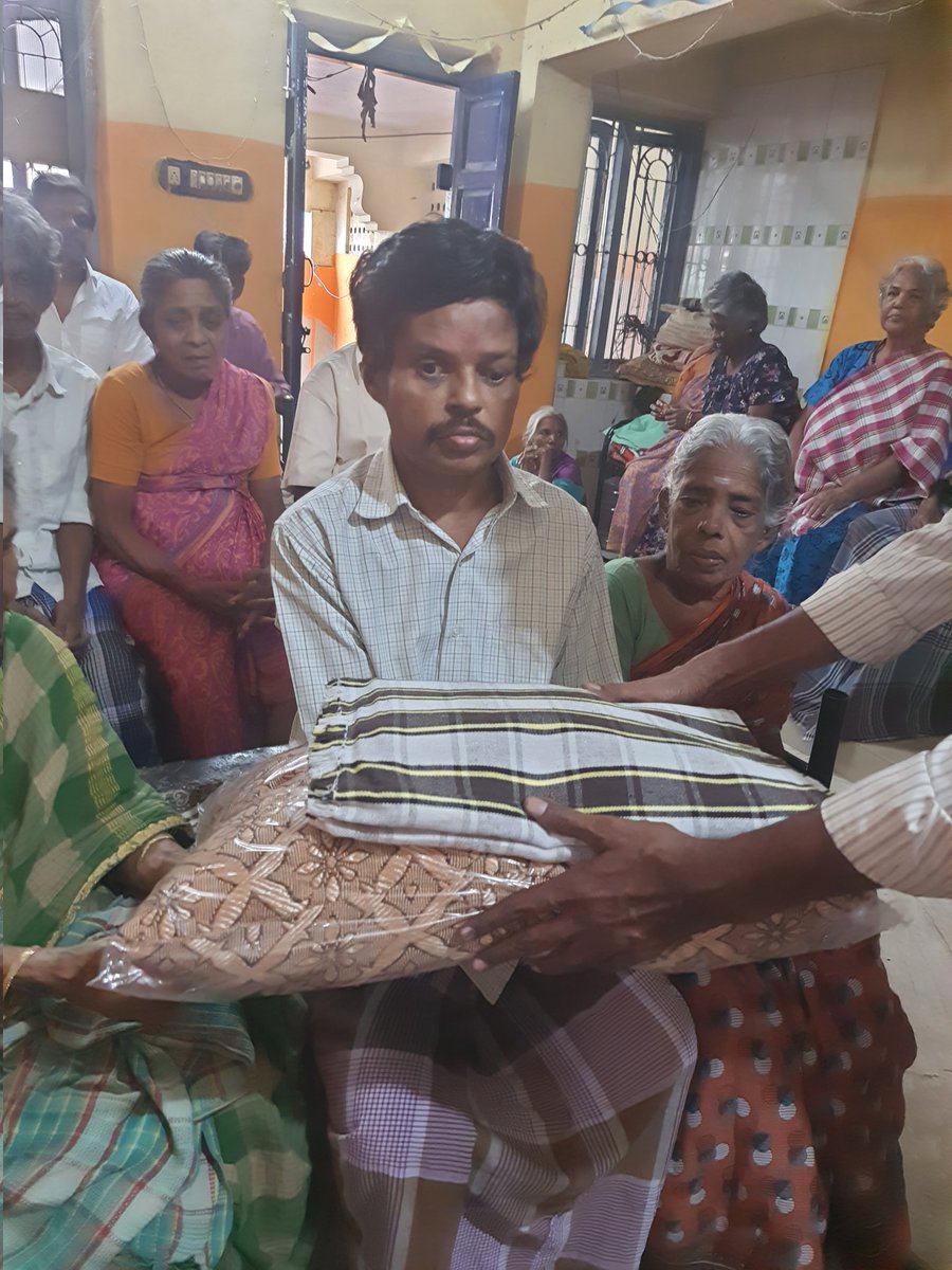 saranyasurya200's tweet photo. தலைவனோட #EtharkkumThunindhavan படம் ரிலீஸ் ஆகுறத கொண்டடுறதுக்காக என்னால முடிஞ்ச சின்ன உதவி ❤️💞

@Suriya_offl ❤️
@rajsekarpandian @pandiraj_dir @sunpictures https://t.co/ovgifMYLqp