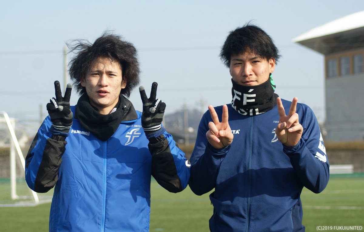 fkiutd_official's tweet photo. 【 Today's training📸 】
OFFを挟み、トレーニング再開⚽️
徐々に気温も上がり、今日も全員で集中してトレーニングを行いました🌸

新加入の #髙木慎也 選手(左)と #尹将英 選手(右)は高校時代の同期です👦🏻💫

#fukuiunited
#エマサミュエル
#北川滉平
#髙木慎也
#尹将英 https://t.co/ohjoUOpPxL