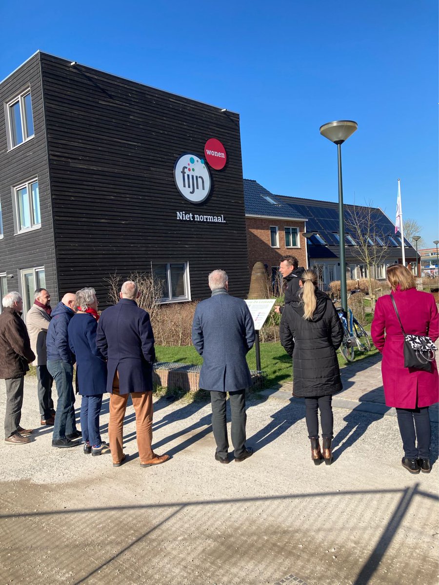 De Loskade | Living Lab | Suikerterrein Groningen (@deloskade) on Twitter photo 'Samen anders doen; op naar een duurzame toekomst!' Dat was de strekking van het bezoek van gemeente <a href="/Steenwijkerland/">Steenwijkerland</a> en #WetlandWonen aan #DeLoskade in #Groningen. Zij kregen een rondleiding en gingen in gesprek over onze mogelijkheden voor #circulair- en #modulairbouwen. 'Samen anders doen; op naar een duurzame toekomst!' Dat was de strekking van het bezoek van gemeente <a href="/Steenwijkerland/">Steenwijkerland</a> en #WetlandWonen aan #DeLoskade in #Groningen. Zij kregen een rondleiding en gingen in gesprek over onze mogelijkheden voor #circulair- en #modulairbouwen.