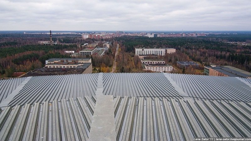GamRaProject's tweet photo. 📌  Вы бы здесь поиграли: Большой универсальный стенд Вертикаль?

Сосновый Бор привлекает не только как город с атомной станцией. Здесь можно обнаружить огромный недостроенный комплекс, который называют БУС Вертикаль (Большой Универсальный Стенд), но… https://t.co/7uUkn4OYGx https://t.co/yCAg6IdUyR