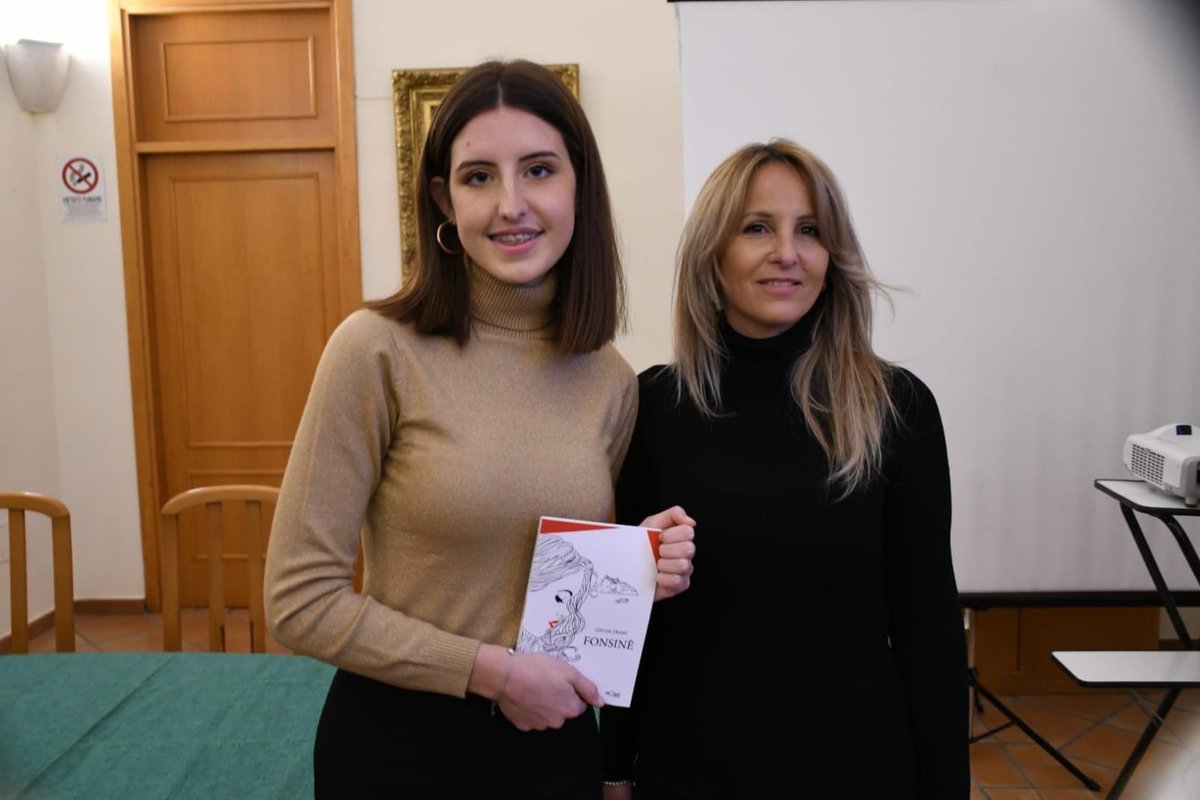disc_campania's tweet photo. Ieri alla Biblioteca Antoniana di Ischia abbiamo partecipato con la nostra casa editrice Discover Italia ad un incontro dedicato al libro Fonsinè, da noi pubblicato all'inizio del nostro percorso editoriale. Complimenti all'autrice Giulia Trani.

#ischia #isoladischia https://t.co/bdS4SD0LMa