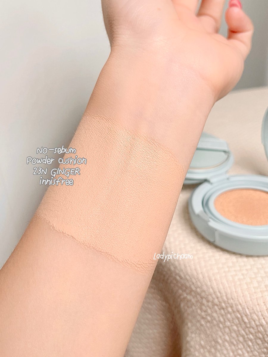 ladypichaam's tweet photo. คุชชั่นใหม่ !! No-Sebum Powder Cushion ของ innisfree ฟาดดดดด มาใหม่แบบฟาดๆ คุชชั่นเนื้อแป้ง พอเซ็ตตัวแล้วได้ผิวเหมือนผิวปกติ ผิวดูสวยธรรมชาติที่ดูเพอร์เฟคกว่าเดิมมาก ไม่หนาเลย แล้วก็เป็นเนื้อแมตต์ที่ไม่แห้งอะ ชั้นชอบมากเลยแบบนี้อะ มีต่อ ขออวยหน่อยในความเริสของนาง https://t.co/AqT0Sjt7Bh