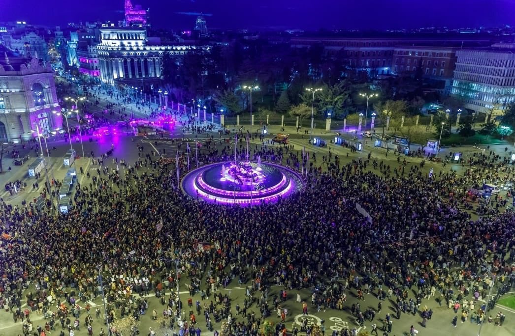 Este es el antes y el después de las políticas identitarias de Irene Montero, de la“ley trans”y“el gobierno más progresista de la historia”

Las feministas no les apoyamos y eso se nota. No solo se ve en estas fotos, se verá en las urnas 
#IreneMonteroDimisión #NoSinLasFeministas