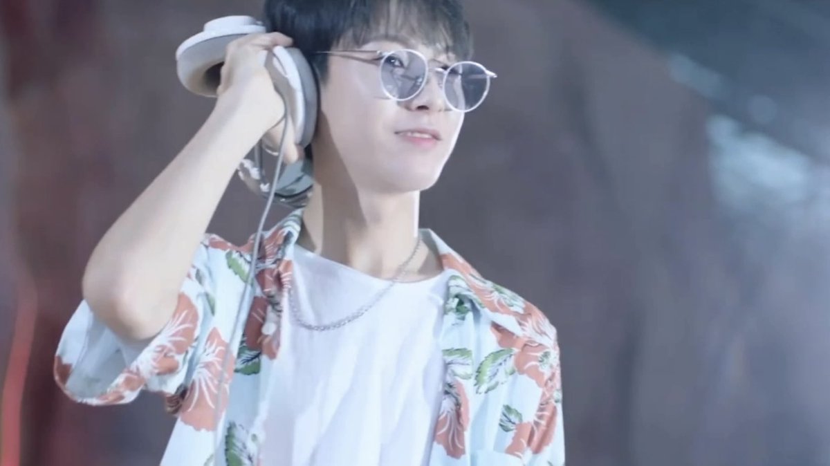 ดีเจบ้านใดติ คือจ้างมาเปิดเพลงตอนบวชได้บ่