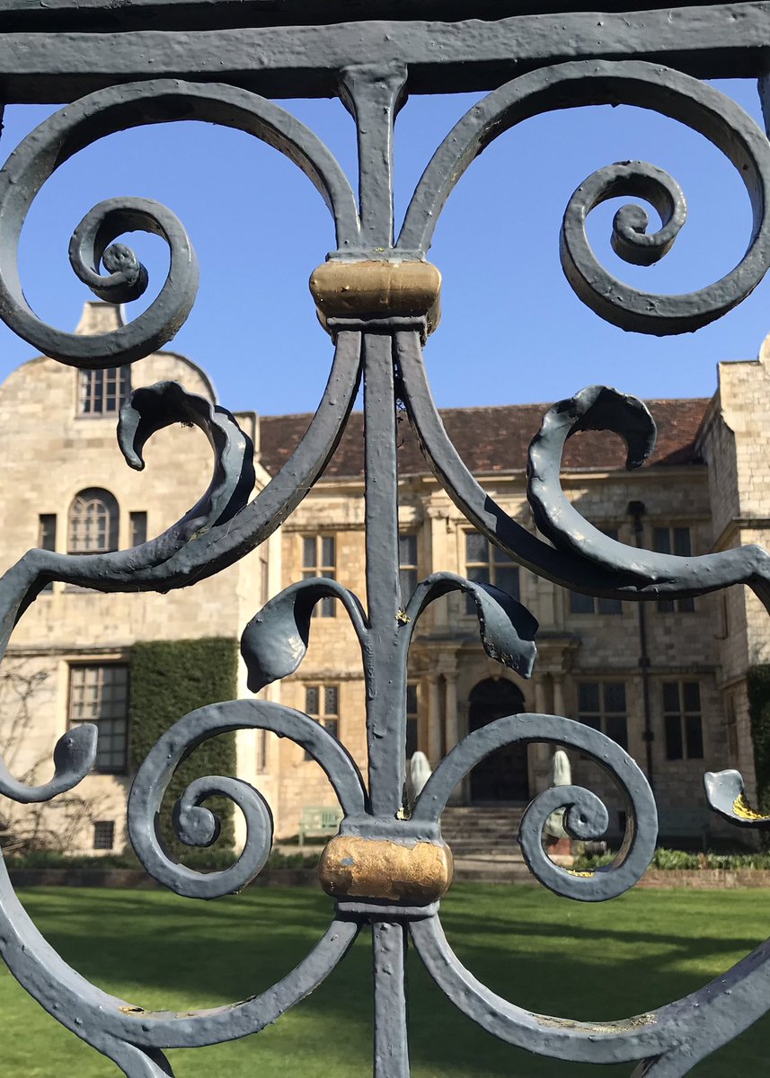 York looking pretty in the Spring sunshine. It’s such a great place to wander around when it’s cool and crisp, outside the busy summer months #spring #york #staycation #stayparisi #holidayuk #selfcateringaccommodation #visityork #yorkminster #photography #onlyinyork #explore