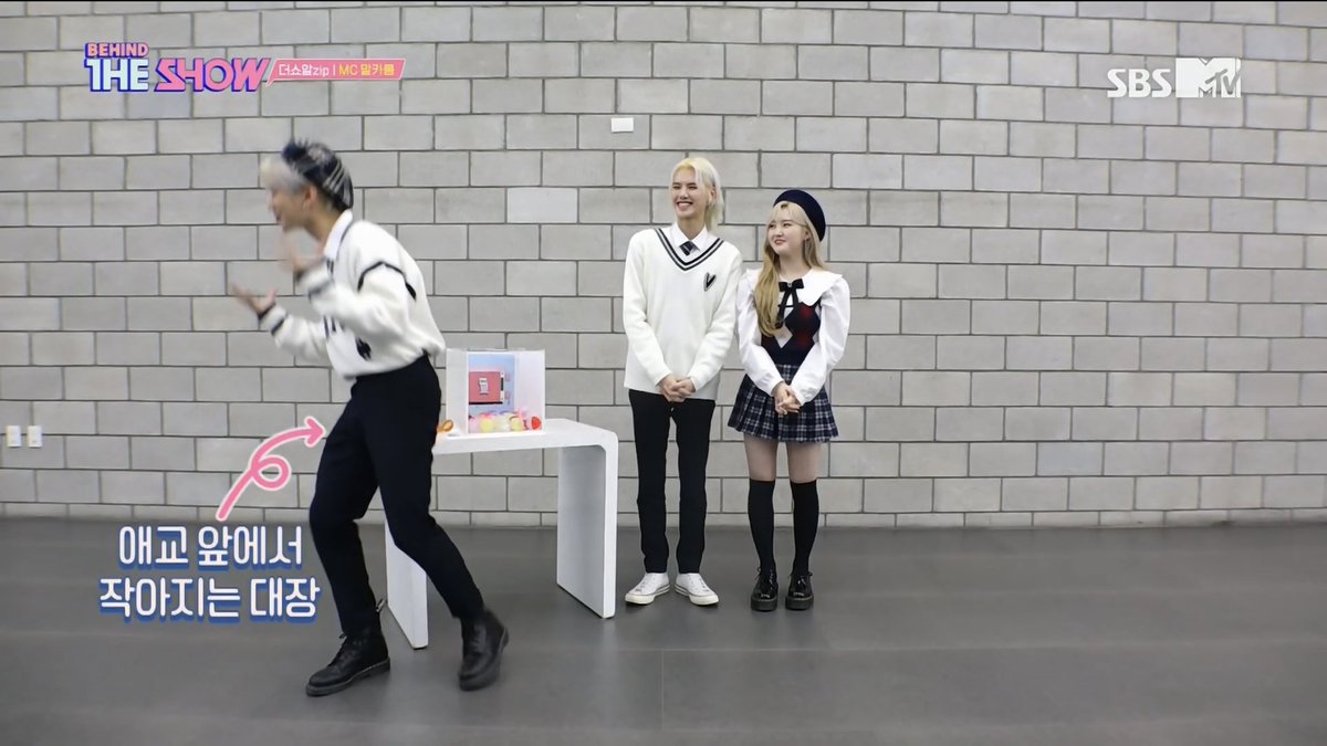 9902MC's tweet photo. Yeosang kinda third wheeling pt.2 

#YEOSANG #MINHEE #CHAEHYUN 

https://t.co/uKLYVBSTt5 https://t.co/p9cOPwu7FV